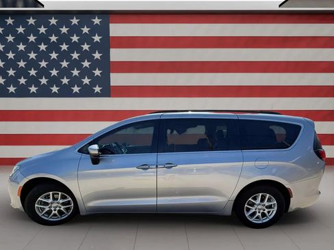 Used 2020 Chrysler Voyager Lxi FWD image 4