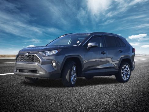 Used 2021 Toyota RAV4 XLE Premium image 14