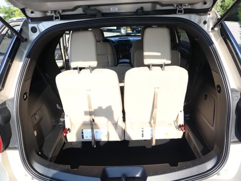 Used 2017 Ford Explorer XLT FWD image 26