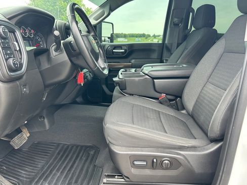 Used 2023 Chevrolet Silverado 2500 LT AWD/4WD image 9