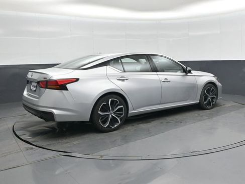 Used 2023 Nissan Altima 2.5 SR FWD image 4