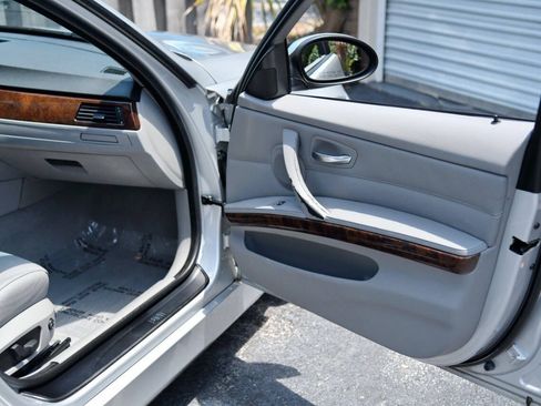 Used 2006 BMW 325i Sedan RWD image 33