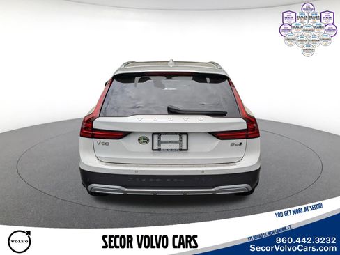 Used 2025 Volvo V90 B6 Cross Country Ultra AWD/4WD image 8