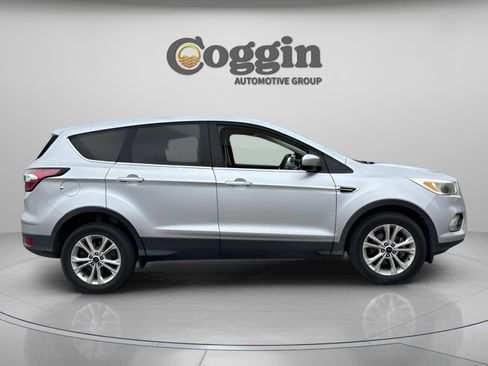 Used 2017 Ford Escape SE image 6