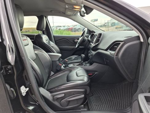 Used 2020 Jeep Cherokee Trailhawk w/ Cold Weather Group AWD/4WD image 21