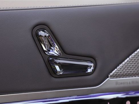 Used 2024 BMW 740i image 16