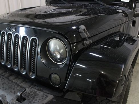 Used 2015 Jeep Wrangler Unlimited Sahara AWD/4WD image 30