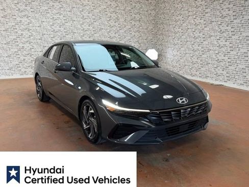 Certified 2025 Hyundai Elantra SEL FWD image 1