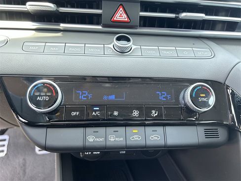 New 2025 Hyundai Elantra SEL image 23