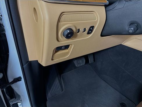 Used 2023 Jeep Grand Wagoneer Series III image 10