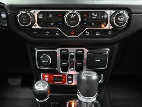 Used 2024 Jeep Wrangler Unlimited Rubicon 392 AWD/4WD image 37