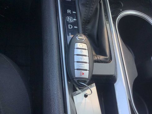Used 2024 Nissan Altima 2.5 SV FWD image 19
