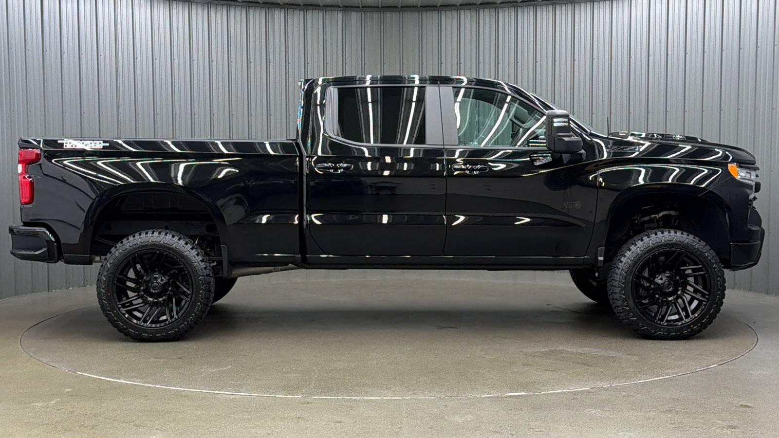 Used 2025 Chevrolet Silverado 1500 LT Trail Boss w/ Convenience Package II AWD/4WD image 6