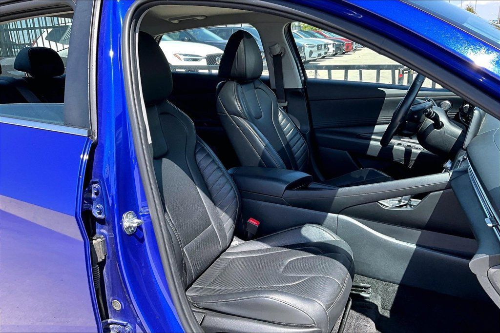 Used 2024 Hyundai Elantra Limited FWD image 9