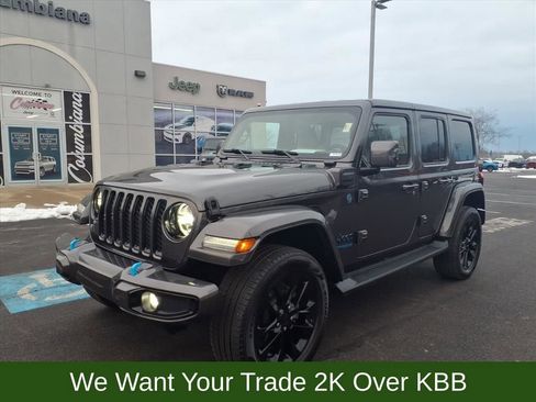 Used 2021 Jeep Wrangler Unlimited Sahara image 2