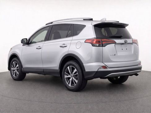 Used 2016 Toyota RAV4 XLE FWD image 4