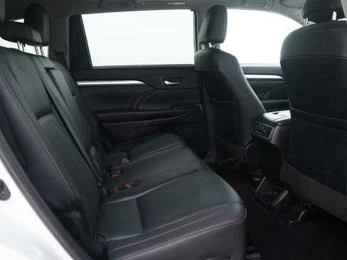 Used 2019 Toyota Highlander XLE image 15