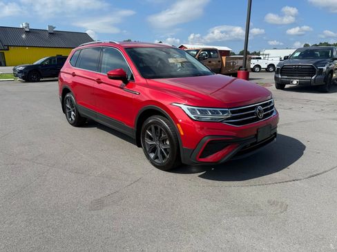 Used 2022 Volkswagen Tiguan SE image 1