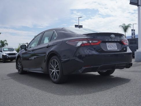 Used 2023 Toyota Camry SE image 6