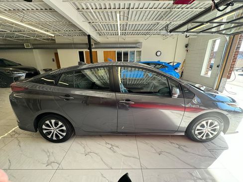 Used 2021 Toyota Prius Prime Limited FWD image 4