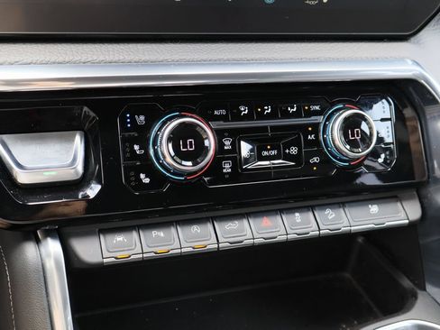 Used 2023 GMC Sierra 1500 Denali w/ Technology Package AWD/4WD image 19
