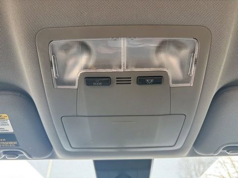 Used 2019 Toyota Highlander LE image 37