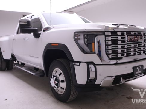 New 2026 GMC Sierra 3500 Denali w/ Technology Package image 7