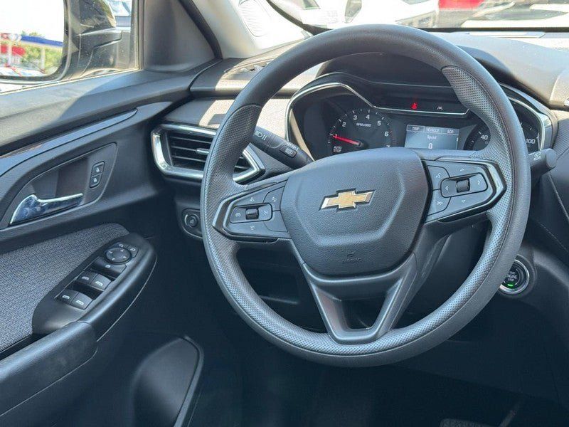 Used 2023 Chevrolet TrailBlazer LT FWD image 12