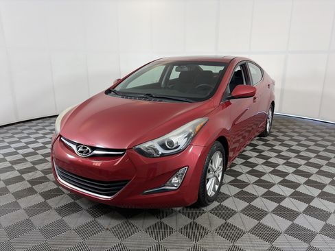 Used 2015 Hyundai Elantra SE w/ Option Group 03 FWD image 2