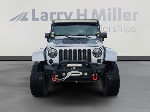Used 2016 Jeep Wrangler Unlimited Sahara image 9