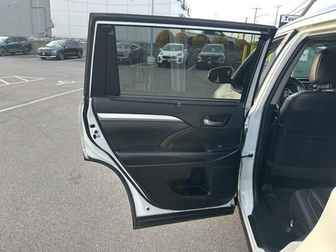 Used 2019 Toyota Highlander XLE image 52