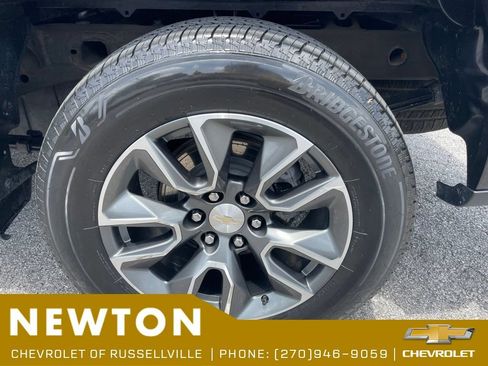 Used 2023 Chevrolet Silverado 1500 LT AWD/4WD image 41