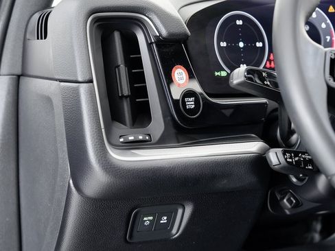 Used 2024 Porsche Cayenne image 10