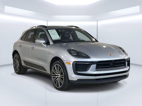 Used 2026 Porsche Macan AWD/4WD image 3