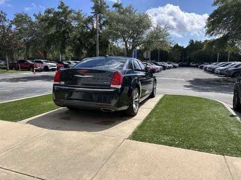 Used 2019 Chrysler 300 Touring L w/ Quick Order Package 22F RWD image 5