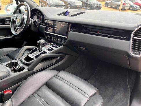 Used 2020 Porsche Cayenne image 26