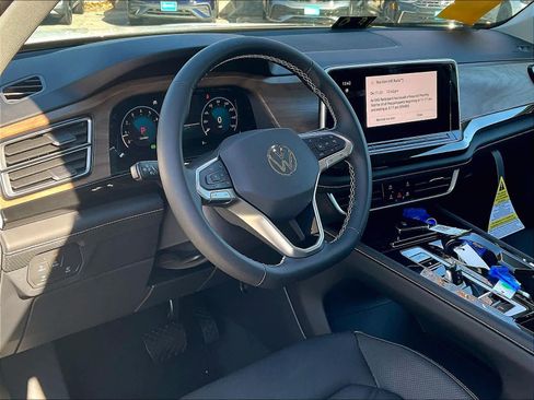 New 2026 Volkswagen Atlas SE image 9