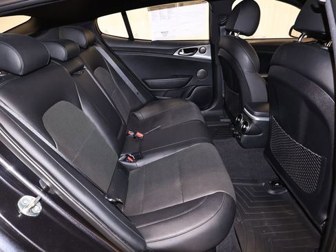 Used 2018 Kia Stinger GT1 AWD/4WD image 18