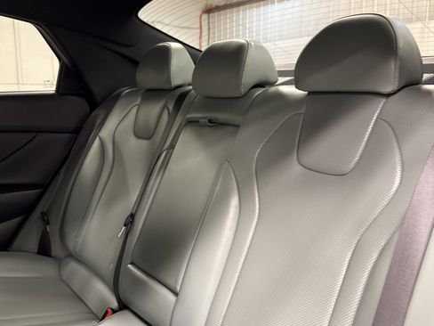 Used 2025 Hyundai Elantra Limited image 13