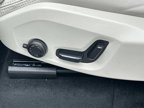 New 2026 Volvo XC90 B6 Ultra w/ Protection Package image 14