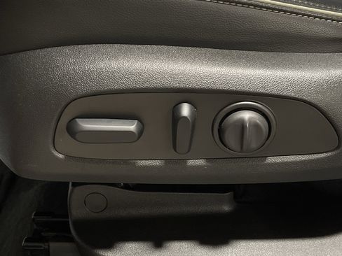 Used 2023 GMC Acadia Denali image 10