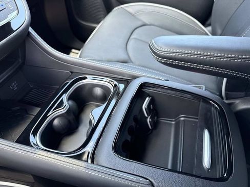 New 2027 Chrysler Pacifica Limited FWD image 38