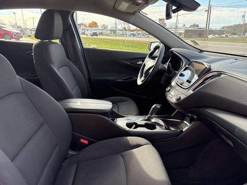 Used 2017 Chevrolet Malibu LT image 24