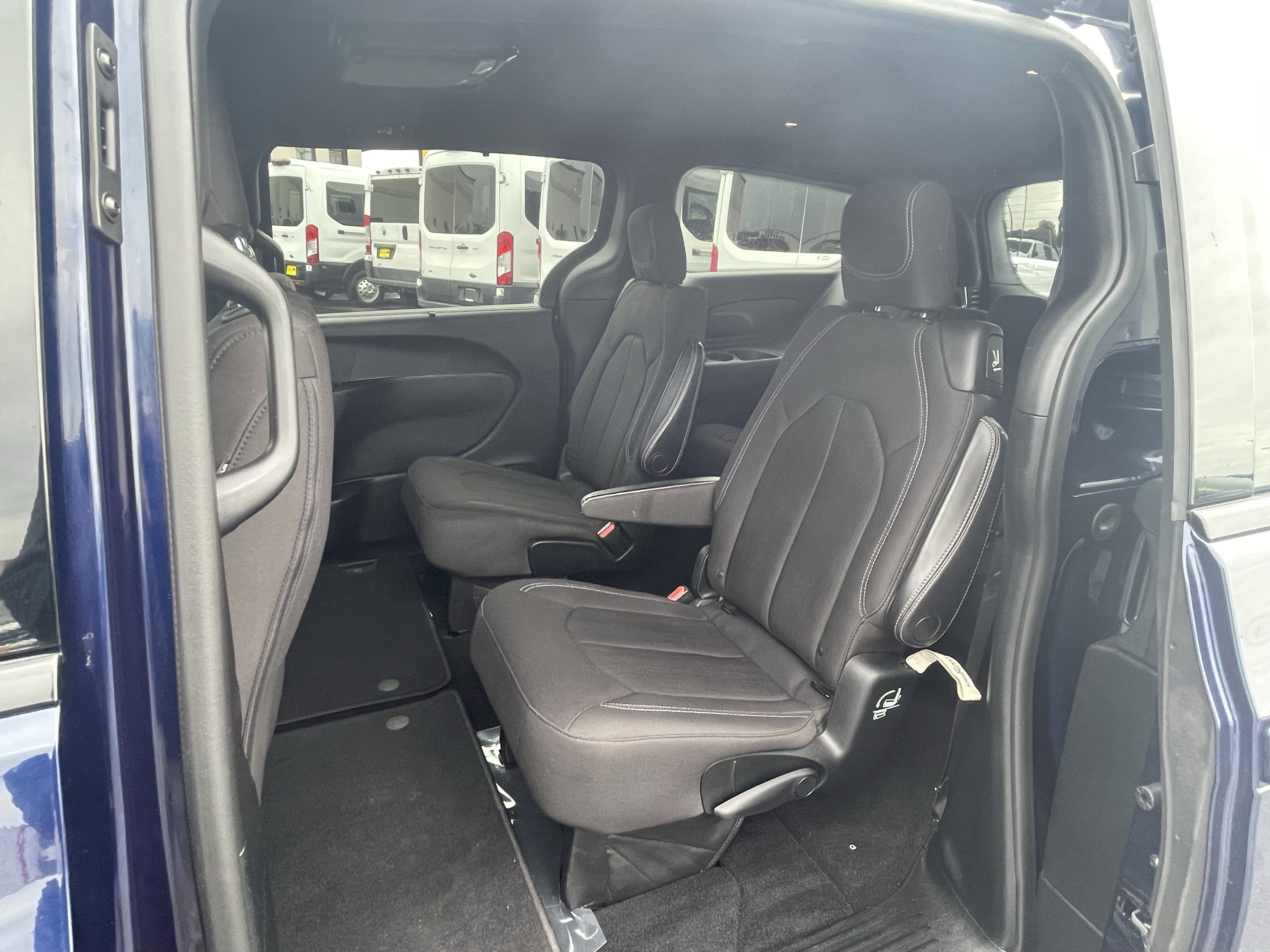 Used 2018 Chrysler Pacifica Touring Plus w/ S Appearance Package FWD image 25