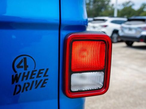 Used 2021 Jeep Gladiator Willys image 17