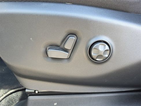 New 2026 Chrysler Pacifica Select image 30