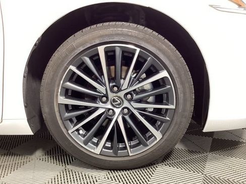 Used 2025 Lexus ES 350 w/ Premium Package FWD image 12