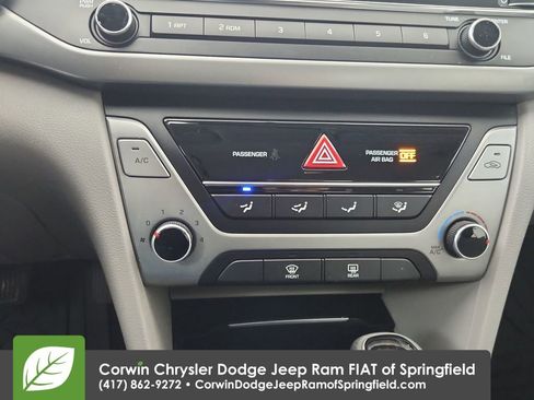 Used 2017 Hyundai Elantra SE FWD image 24