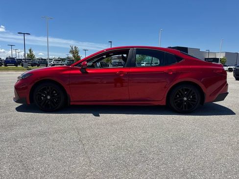 Used 2025 Toyota Camry SE FWD image 3