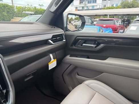 Used 2025 GMC Yukon Elevation RWD image 41
